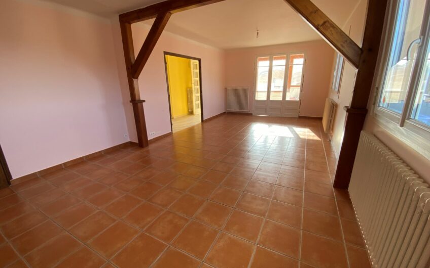 APPARTEMENT T4 DE 101,73 M² AVEC UNE VERANDA ET UNE TERRASSE