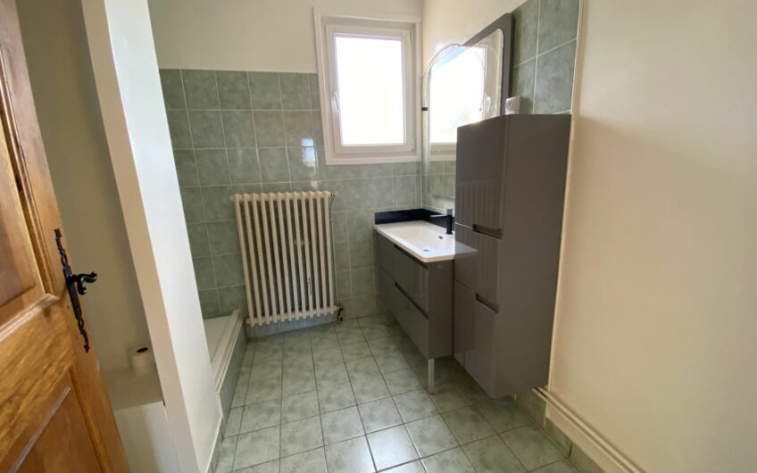 APPARTEMENT T4 DE 101,73 M² AVEC UNE VERANDA ET UNE TERRASSE