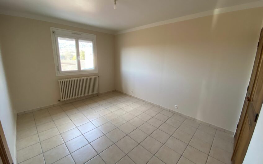 APPARTEMENT T4 DE 101,73 M² AVEC UNE VERANDA ET UNE TERRASSE