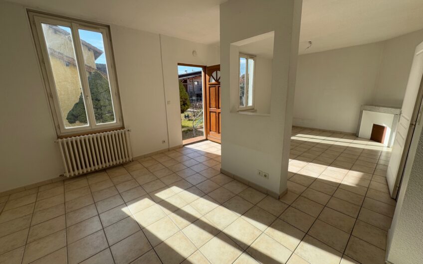 MAISON T5 + STUDIO QUARTIER ROCHASSON AVEC JARDIN