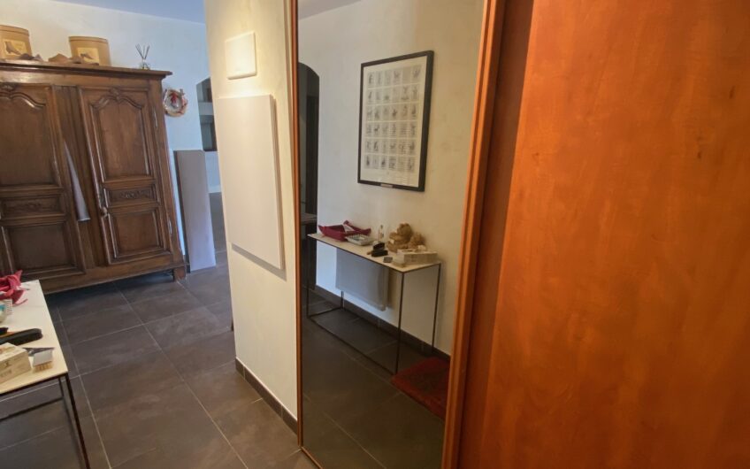 Appartement T4 Meublé de 100,09 m² avec terrasse de 25m² + cave et garage