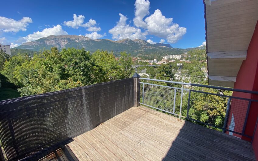 BEL APPARTEMENT T2 MEUBLE DE 64,43 M² AVEC TERRASSE ET GARAGE