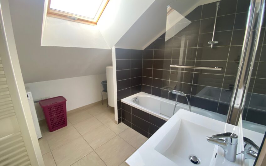 BEL APPARTEMENT T2 MEUBLE DE 64,43 M² AVEC TERRASSE ET GARAGE