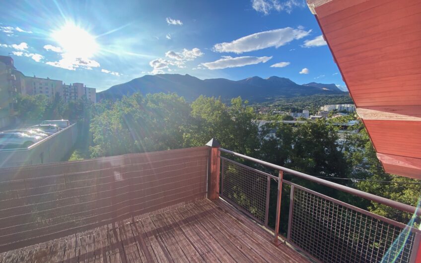 BEL APPARTEMENT T2 MEUBLE DE 64,43 M² AVEC TERRASSE ET GARAGE