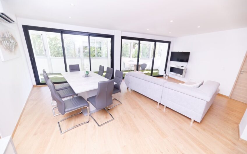 SUPERBE APPARTEMENT MEUBLE DE 131 M² AVEC VERANDA/TERRASSE DE 20 M²
