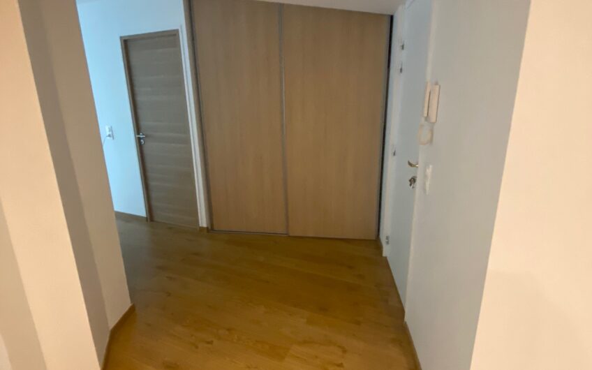 SUPERBE APPARTEMENT MEUBLE DE 131 M² AVEC VERANDA/TERRASSE DE 20 M²