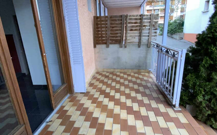 Appartement T1 bis avec stationnement et terrasse  vendu loué