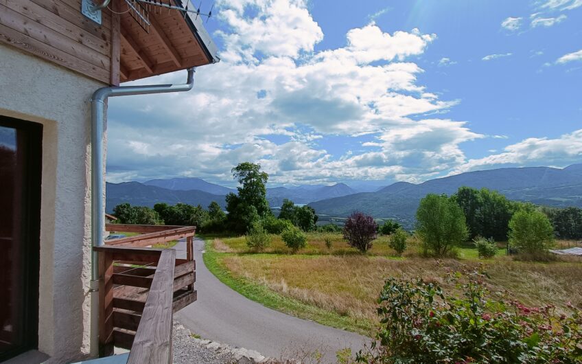 Maison T4 de 84 m² proche du neuf avec vue sur le lac de Serre-ponçon