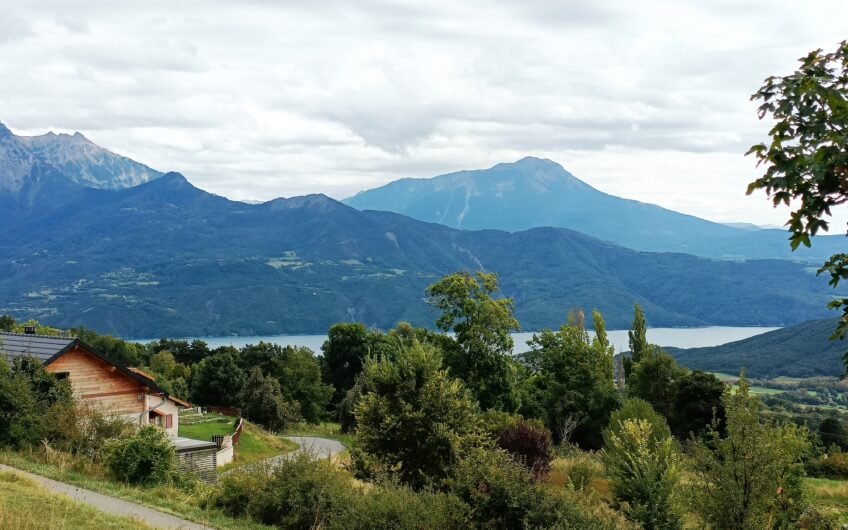 Maison T4 de 84 m² proche du neuf avec vue sur le lac de Serre-ponçon