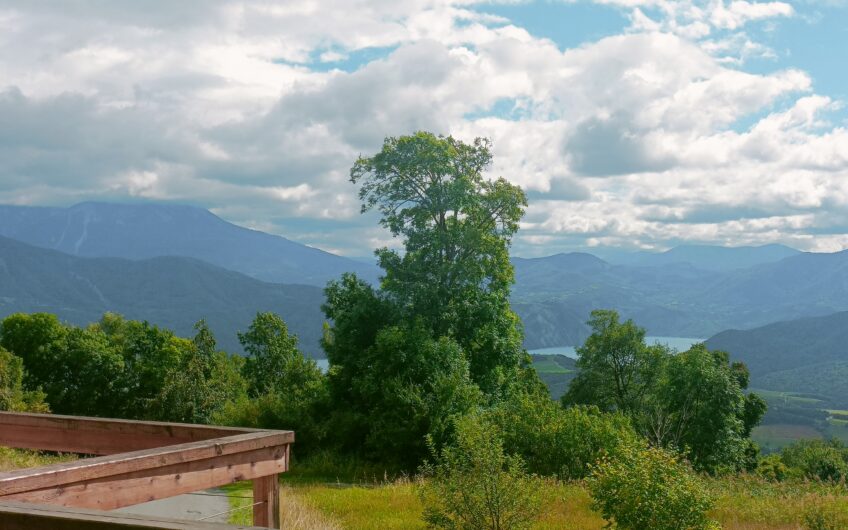 Maison T4 de 84 m² proche du neuf avec vue sur le lac de Serre-ponçon