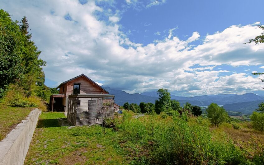 Maison T4 de 84 m² proche du neuf avec vue sur le lac de Serre-ponçon