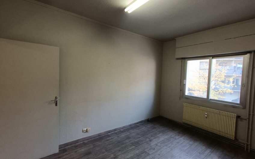 Appartement 4 pièces aménagé en cabinet libéral de 74.75m²