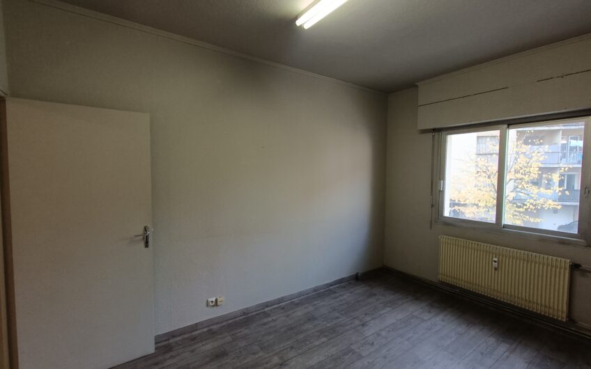 Appartement 4 pièces aménagé en cabinet libéral de 74.75m²