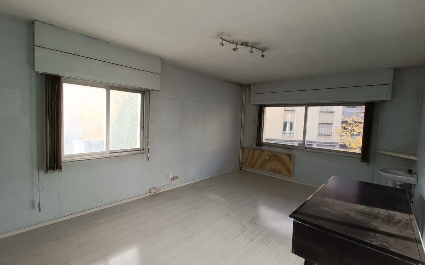 Appartement 4 pièces aménagé en cabinet libéral de 74.75m²