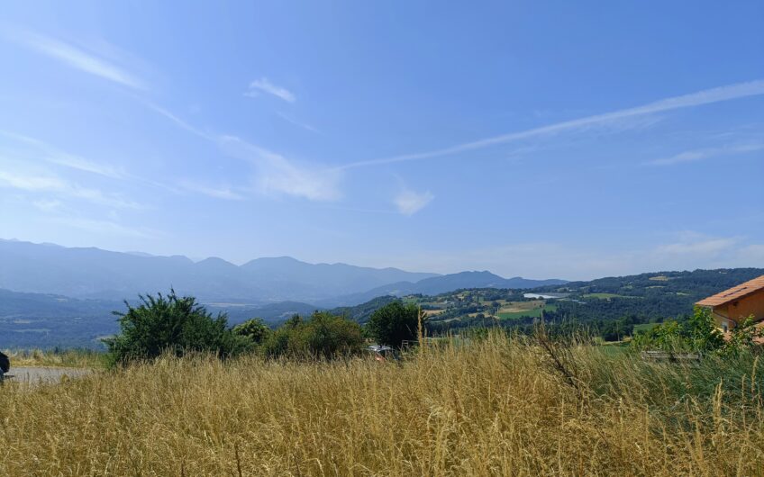 TERRAIN A BATIR DE 1076 M²