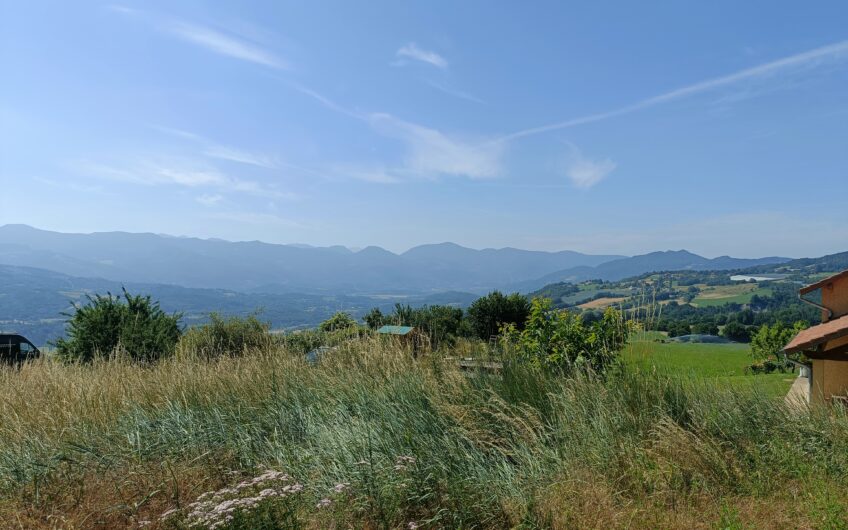 TERRAIN A BATIR DE 1076 M²