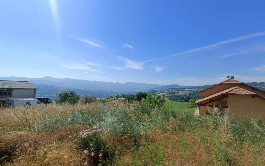 TERRAIN A BATIR DE 1076 M²