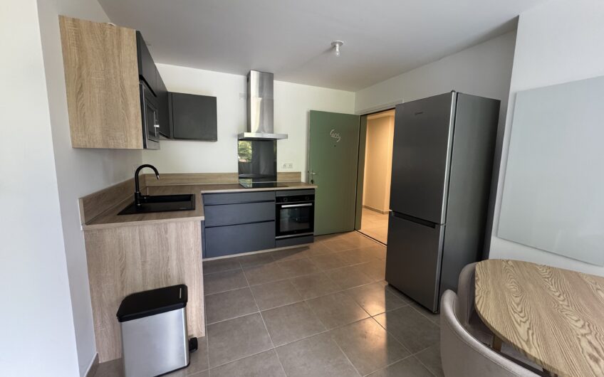 APPARTEMENT T2 MEUBLE DE 42.45 M² AVEC TERRASSE ET GARAGE