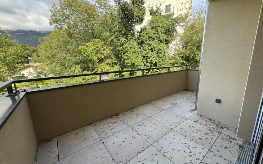 APPARTEMENT T2 MEUBLE DE 42.45 M² AVEC TERRASSE ET GARAGE