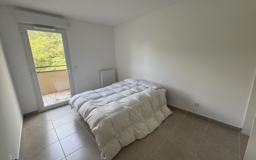 APPARTEMENT T2 MEUBLE DE 42.45 M² AVEC TERRASSE ET GARAGE