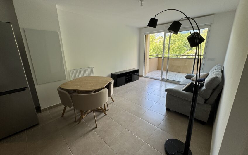 APPARTEMENT T2 MEUBLE DE 42.45 M² AVEC TERRASSE ET GARAGE