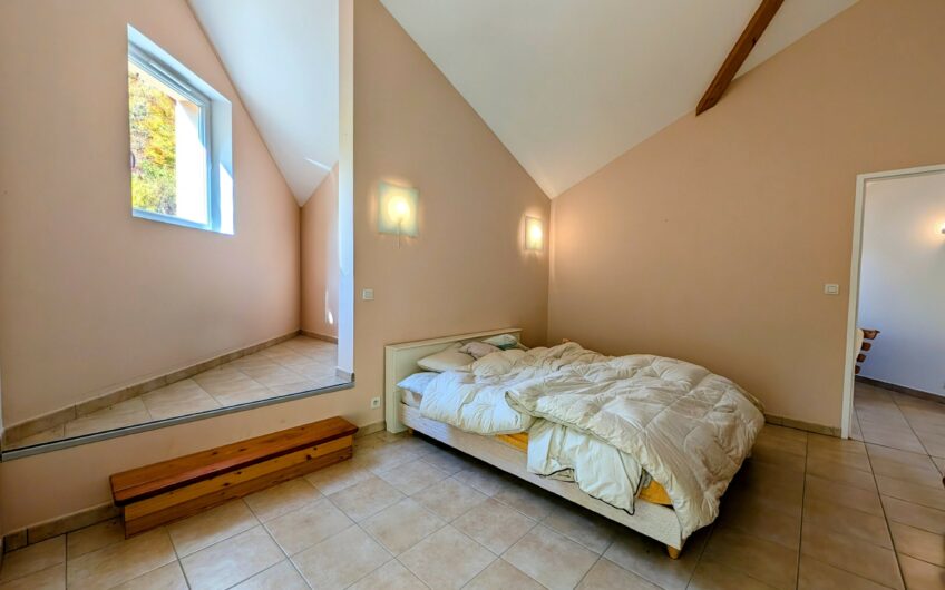 Maison d’architecte T4 de 190 m² environ sur un terrain de 2365 m²