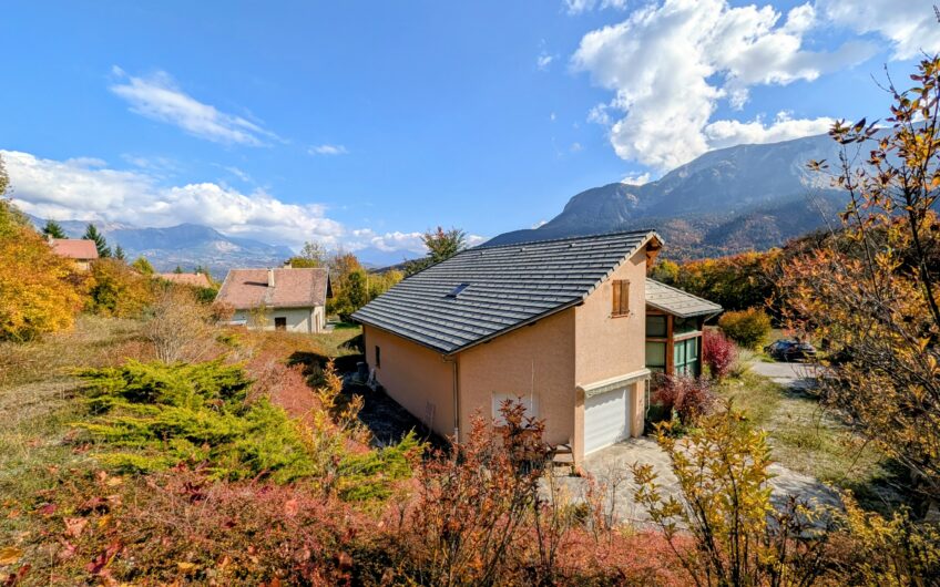 Maison d’architecte T4 de 190 m² environ sur un terrain de 2365 m²