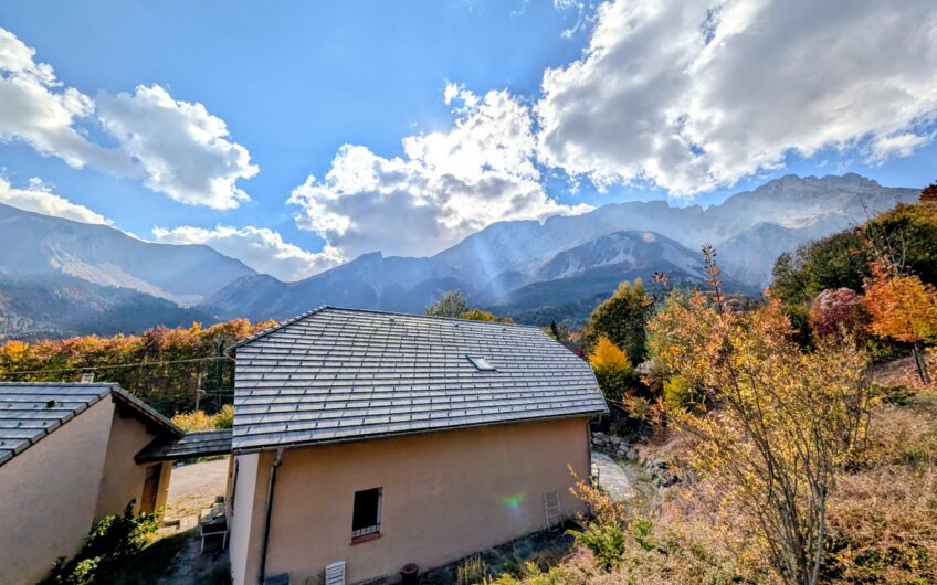 Maison d’architecte T4 de 190 m² environ sur un terrain de 2365 m²