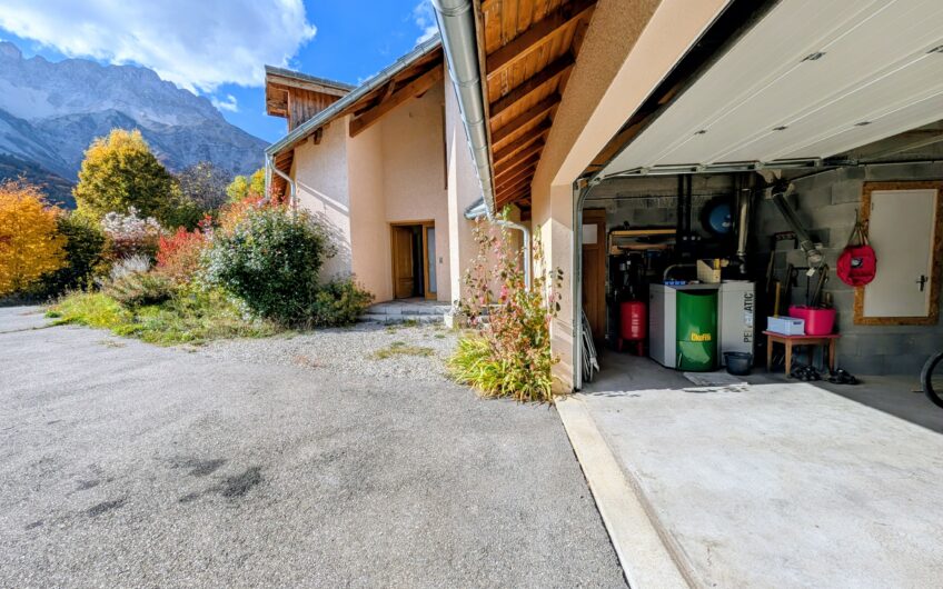 Maison d’architecte T4 de 190 m² environ sur un terrain de 2365 m²