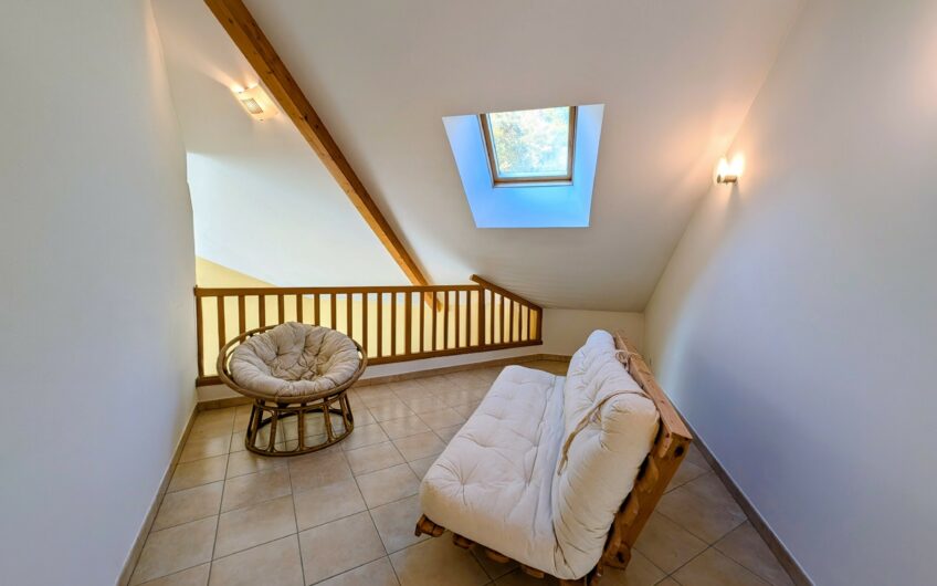 Maison d’architecte T4 de 190 m² environ sur un terrain de 2365 m²