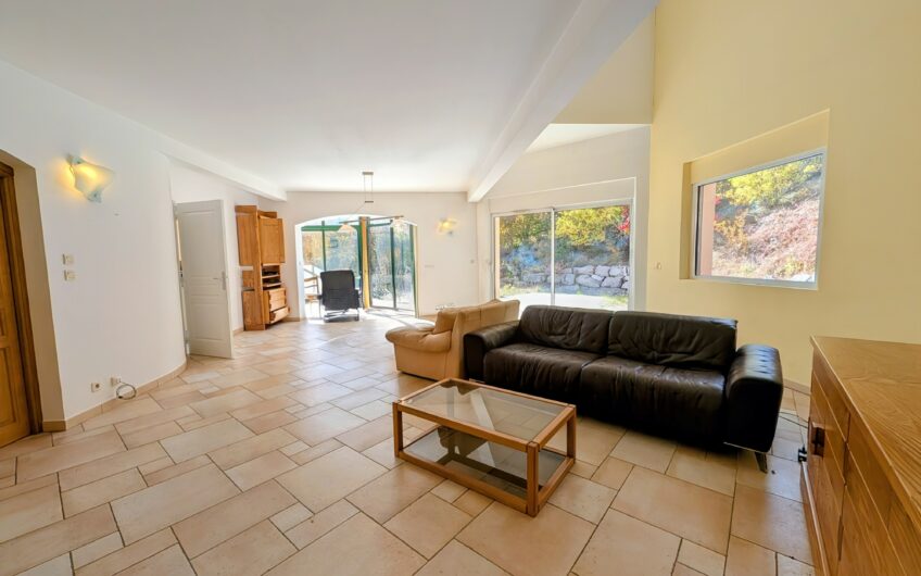Maison d’architecte T4 de 190 m² environ sur un terrain de 2365 m²