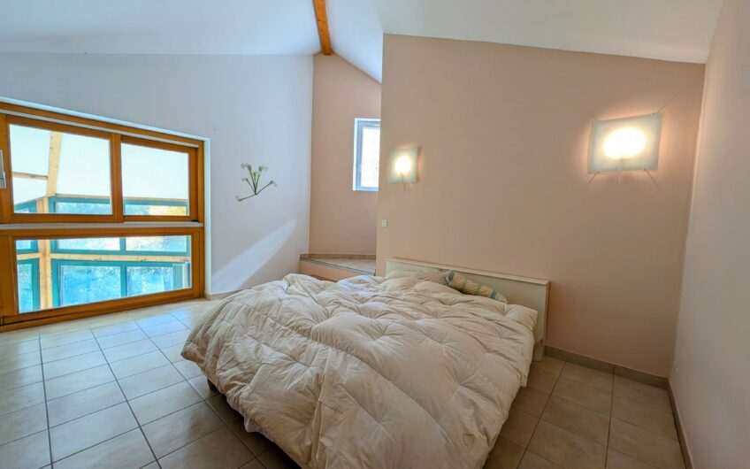 Maison d’architecte T4 de 190 m² environ sur un terrain de 2365 m²