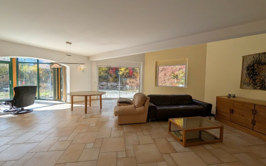 Maison d’architecte T4 de 190 m² environ sur un terrain de 2365 m²