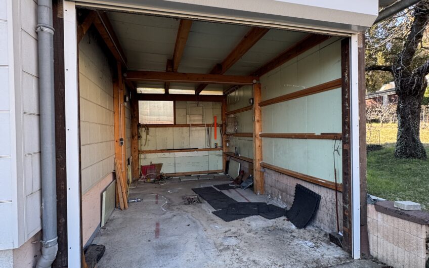 VILLA DE 245 M² AVEC 2 LOGEMENTS T5, PISCINE ET NOMBREUSES ANNEXES