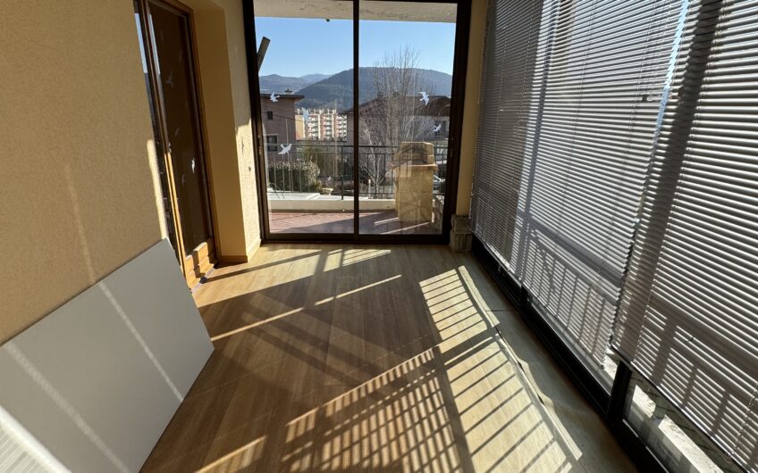 VILLA DE 245 M² AVEC 2 LOGEMENTS T5, PISCINE ET NOMBREUSES ANNEXES