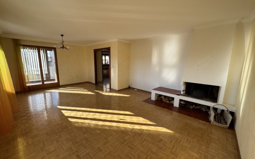 VILLA DE 245 M² AVEC 2 LOGEMENTS T5, PISCINE ET NOMBREUSES ANNEXES