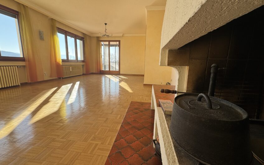 VILLA DE 245 M² AVEC 2 LOGEMENTS T5, PISCINE ET NOMBREUSES ANNEXES