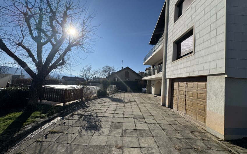 VILLA DE 245 M² AVEC 2 LOGEMENTS T5, PISCINE ET NOMBREUSES ANNEXES