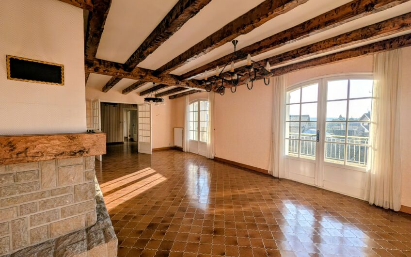 Villa d&rsquo;architecte composée de 2 appartements sur un terrain de plus de 2656 m²