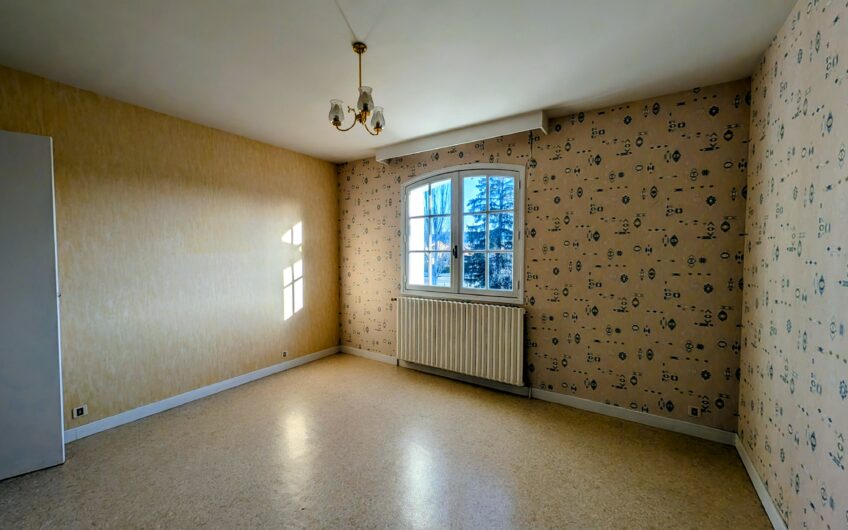 Villa d&rsquo;architecte composée de 2 appartements sur un terrain de plus de 2656 m²