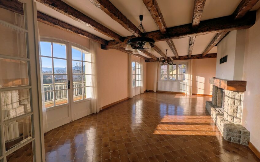 Villa d&rsquo;architecte composée de 2 appartements sur un terrain de plus de 2656 m²