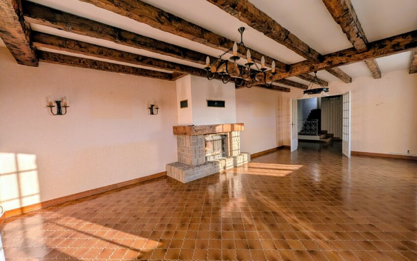 Villa d&rsquo;architecte composée de 2 appartements sur un terrain de plus de 2656 m²