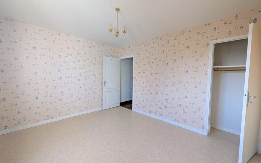 Villa d&rsquo;architecte composée de 2 appartements sur un terrain de plus de 2656 m²