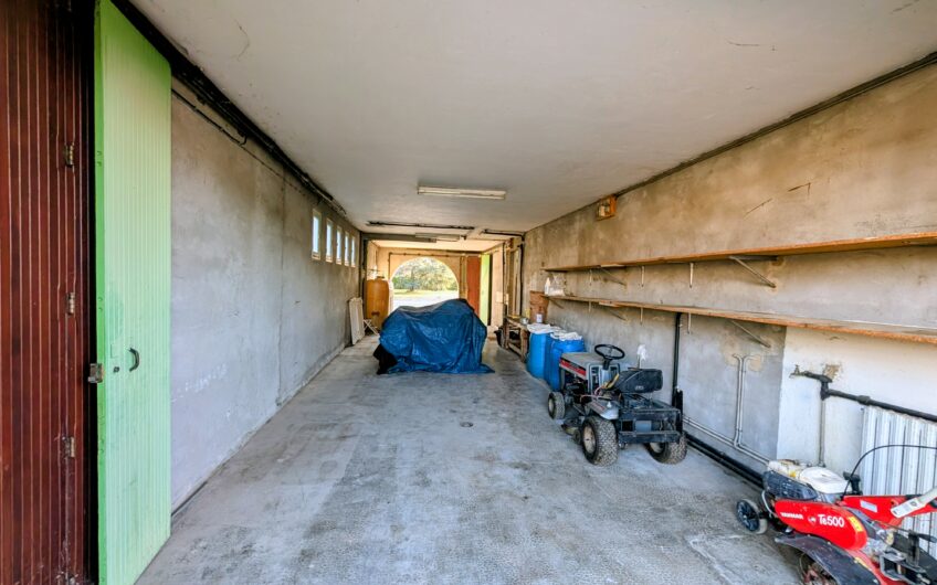 Villa d&rsquo;architecte composée de 2 appartements sur un terrain de plus de 2656 m²