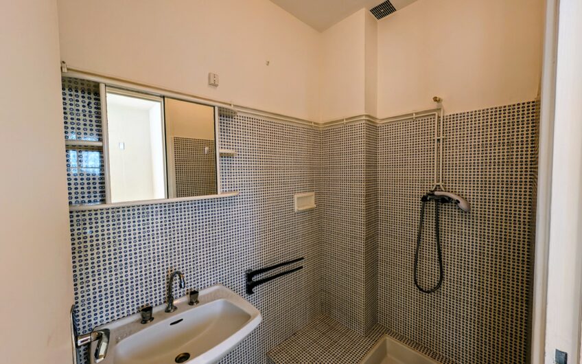 Villa d&rsquo;architecte composée de 2 appartements sur un terrain de plus de 2656 m²