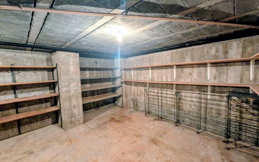 Villa d&rsquo;architecte composée de 2 appartements sur un terrain de plus de 2656 m²