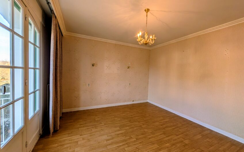 Villa d&rsquo;architecte composée de 2 appartements sur un terrain de plus de 2656 m²