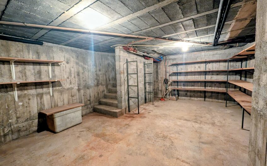 Villa d&rsquo;architecte composée de 2 appartements sur un terrain de plus de 2656 m²