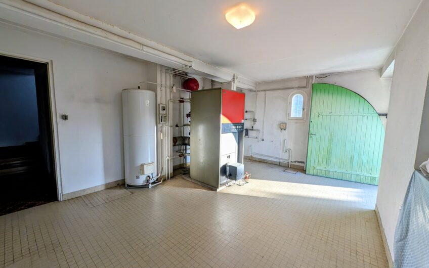 Villa d&rsquo;architecte composée de 2 appartements sur un terrain de plus de 2656 m²