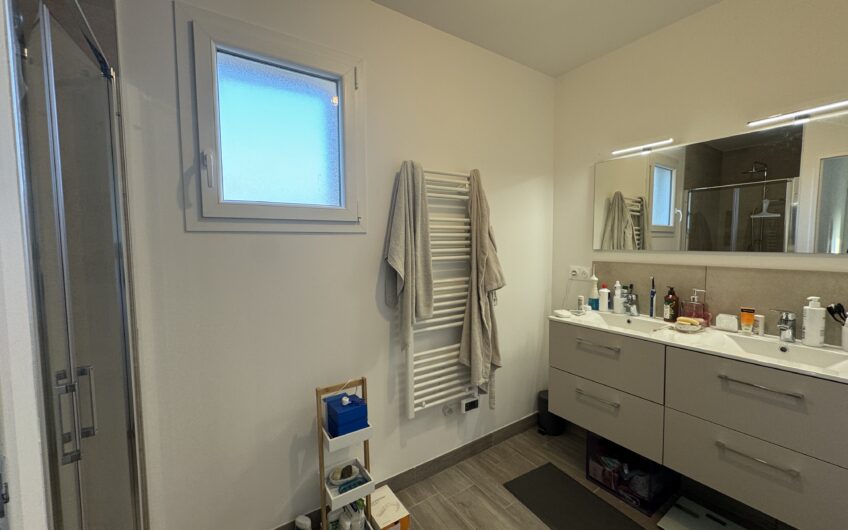 MAISON MITOYENNE DE 91.49 M² MEUBLEE AVEC JARDIN ET GARAGE